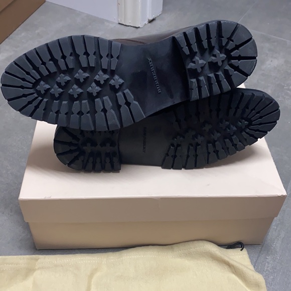 Authentic BNIB Burberry leather boot with rubber sole. - Picture 5 of 5